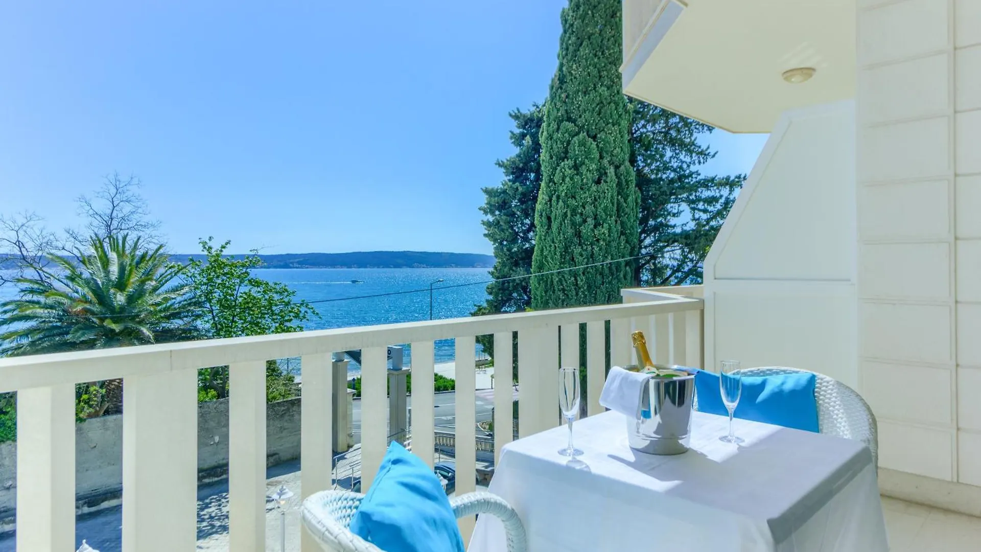 Hotel Riva Kastela With Swimming Pool
