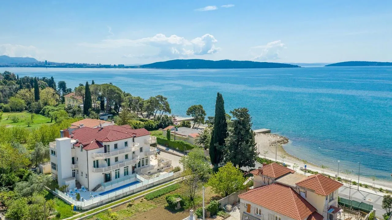 Hotel Riva Kastela With Swimming Pool Chorwacja