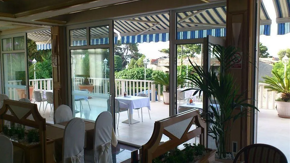 Hotel Riva Kastela With Swimming Pool