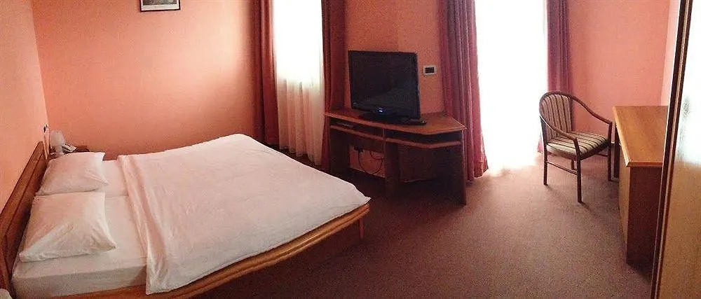 Hotel Riva Kastela With Swimming Pool 4*,